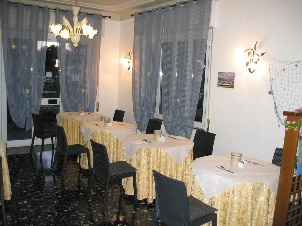 Hotel Acqua Marina Albissola Marina Esterno foto