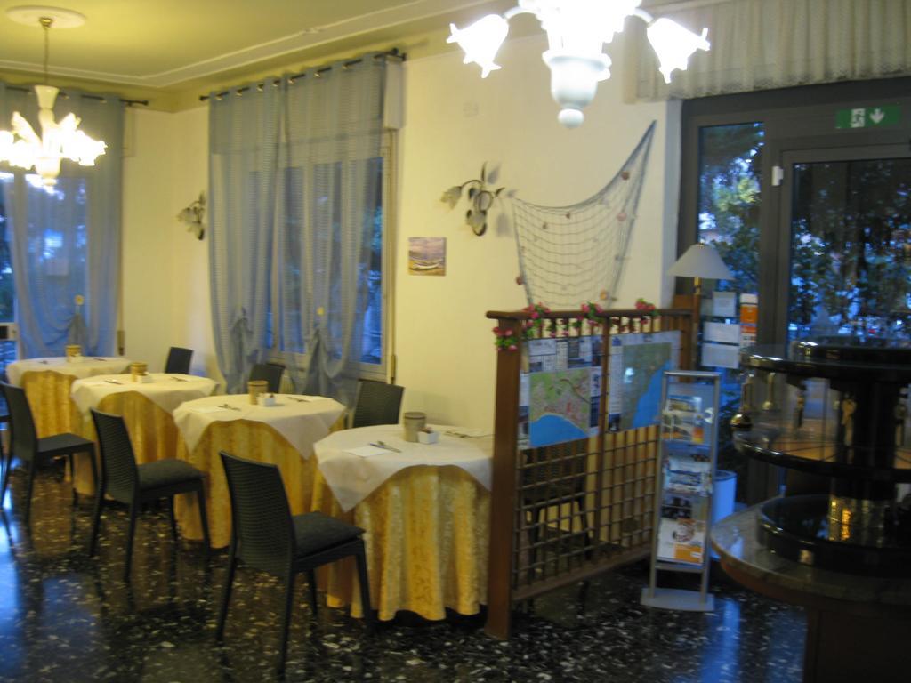 Hotel Acqua Marina Albissola Marina Esterno foto