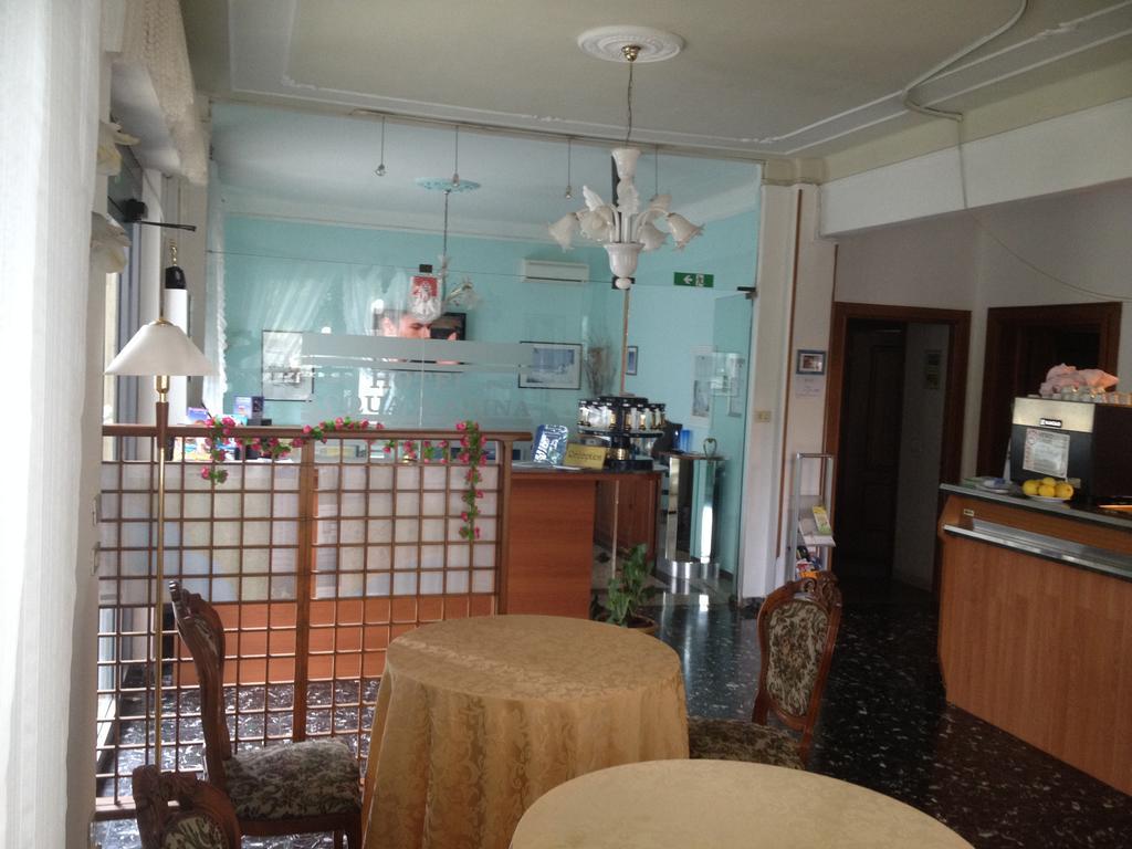 Hotel Acqua Marina Albissola Marina Esterno foto
