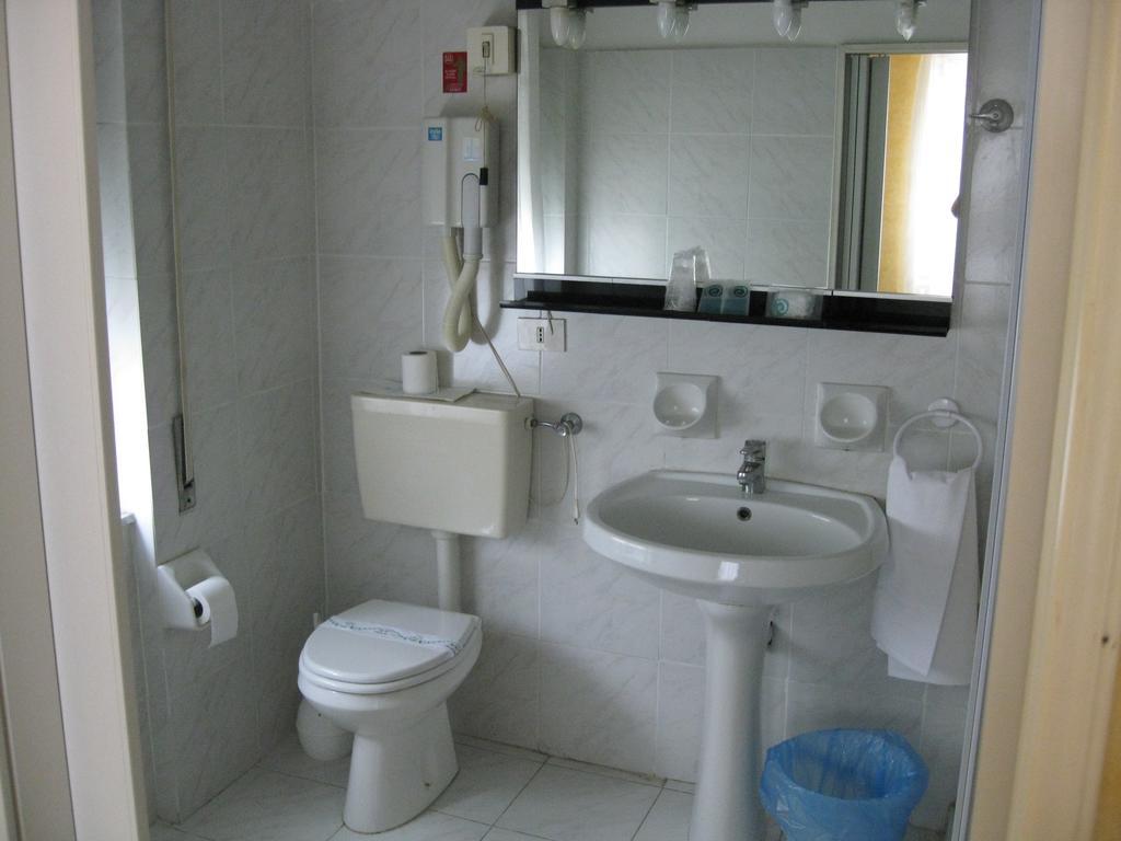 Hotel Acqua Marina Albissola Marina Esterno foto
