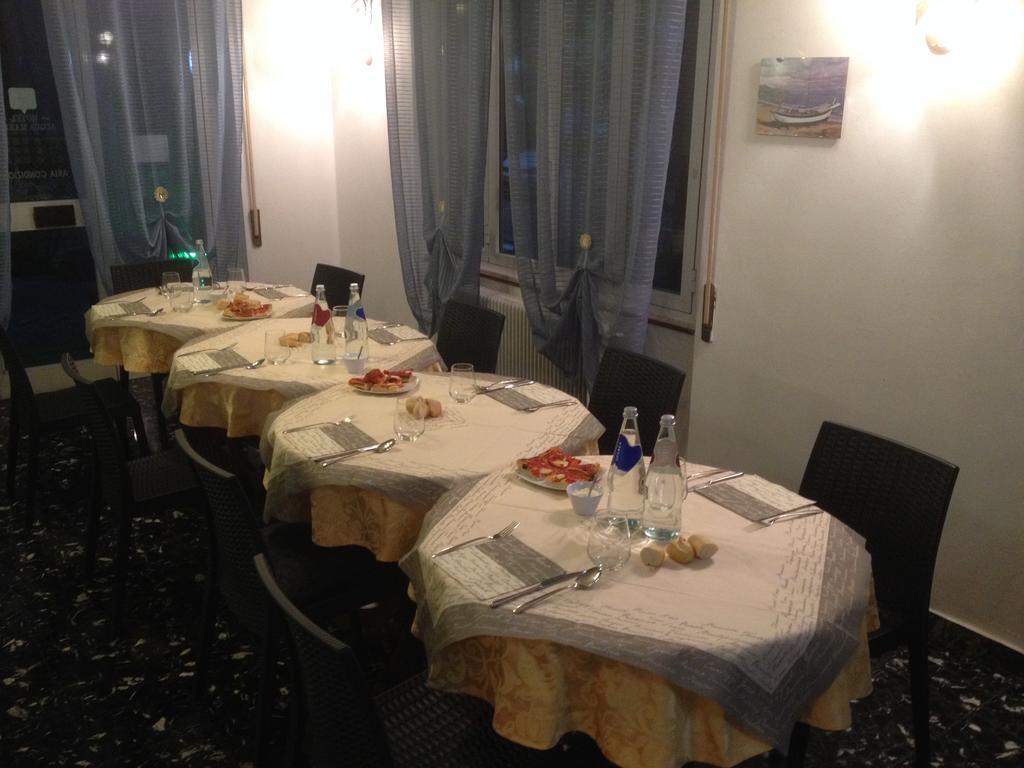 Hotel Acqua Marina Albissola Marina Esterno foto