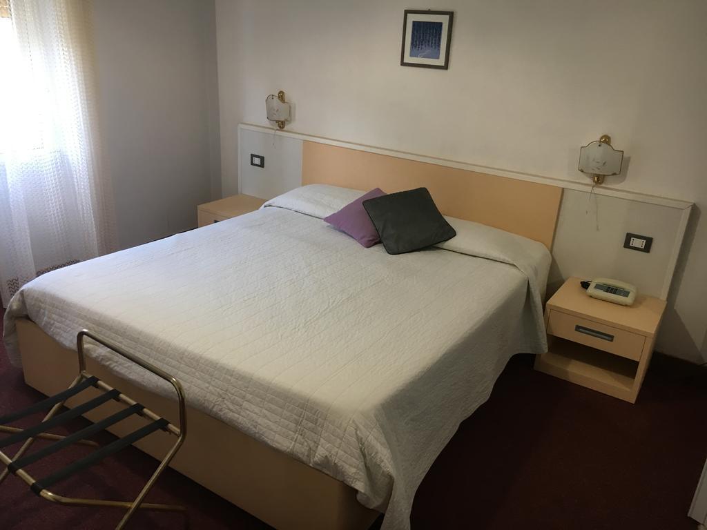 Hotel Acqua Marina Albissola Marina Esterno foto