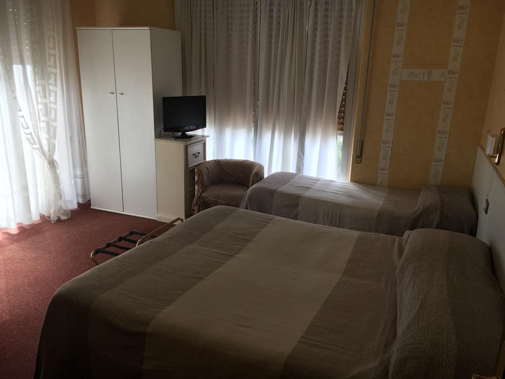 Hotel Acqua Marina Albissola Marina Esterno foto